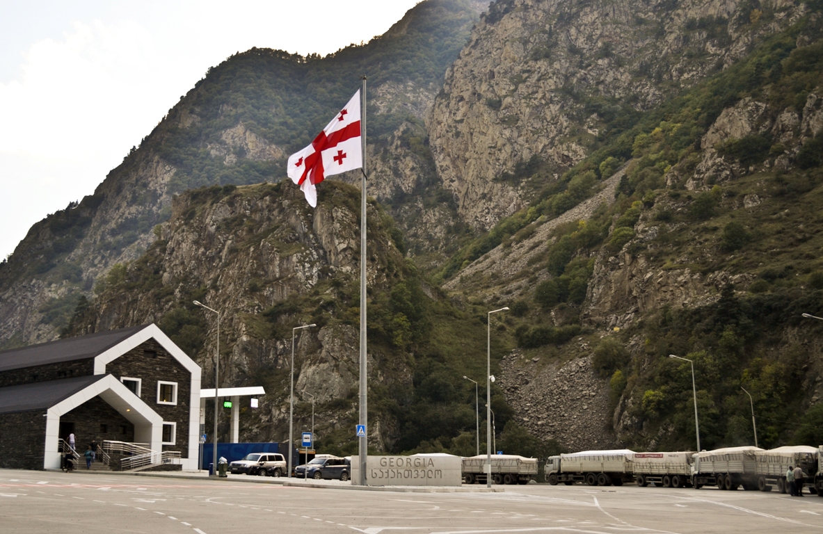 На восстановление дороги в Дарьяльском ущелье потребуется около двух недель