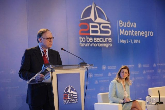 Заместитель генерального секретаря НАТО посол Александр Вершбоу