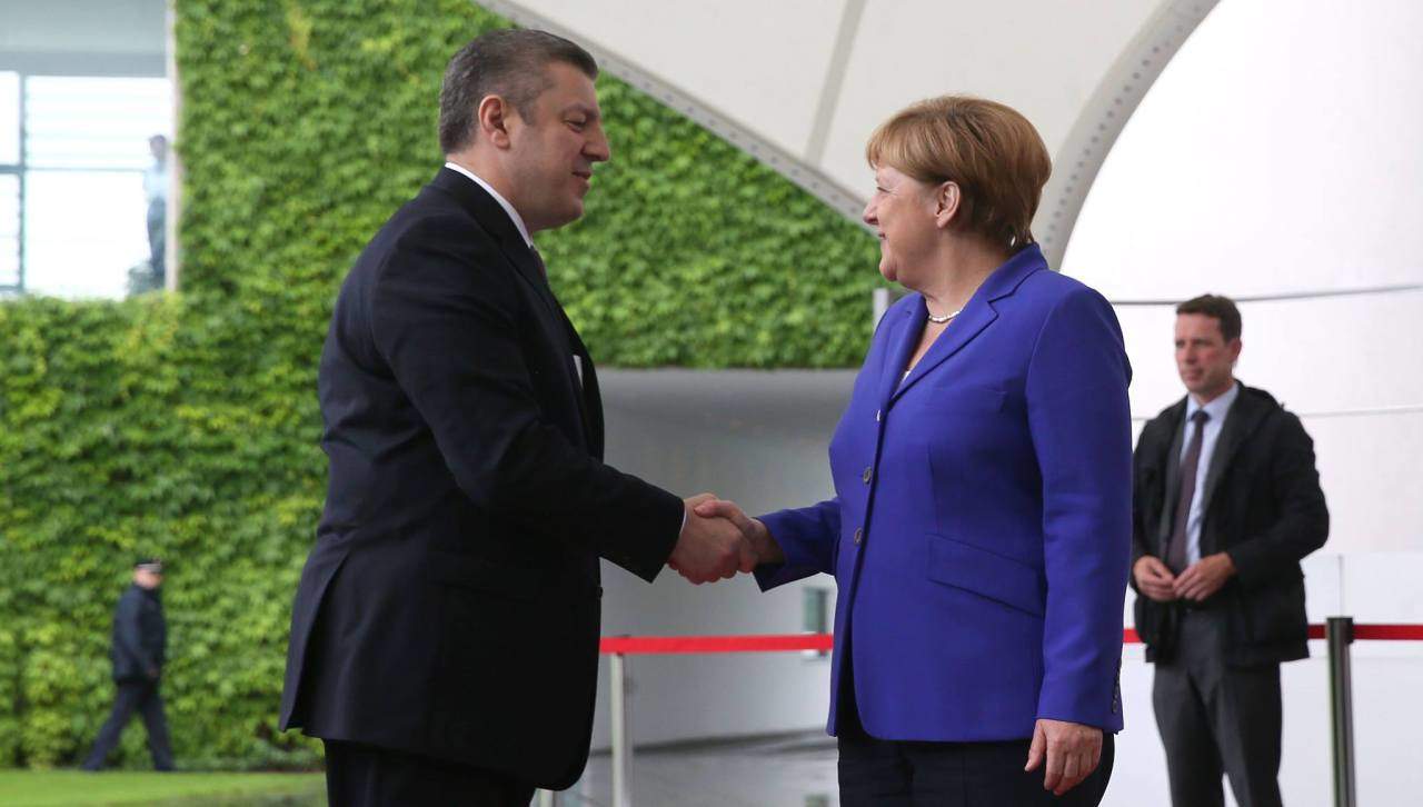 канцлер Германии Ангела Меркель на совместной пресс-конференции с премьером Грузии Георгием Квирикашвили в Берлине