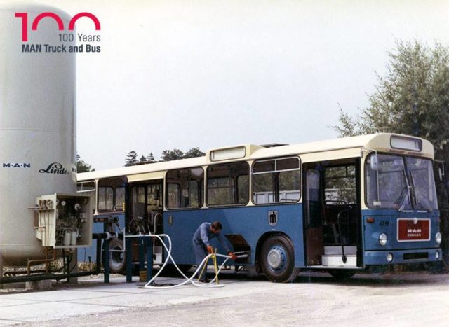 С сентября в Тбилиси буду ездить новые автобусы синего цвета