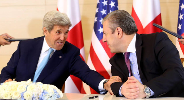 Джон Керри и Георгий Квирикашвили подписали меморандум об углублении партнерства в сфере обороны и безопасности