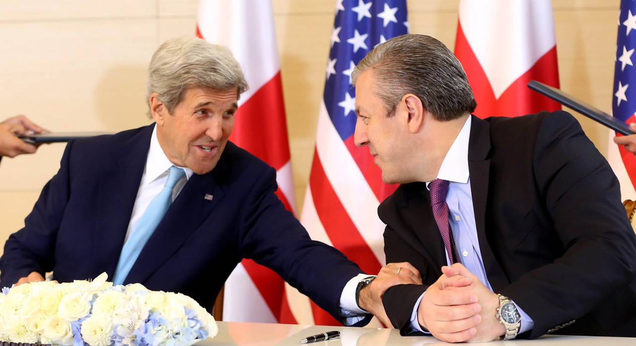 Джон Керри и Георгий Квирикашвили подписали меморандум об углублении партнерства в сфере обороны и безопасности