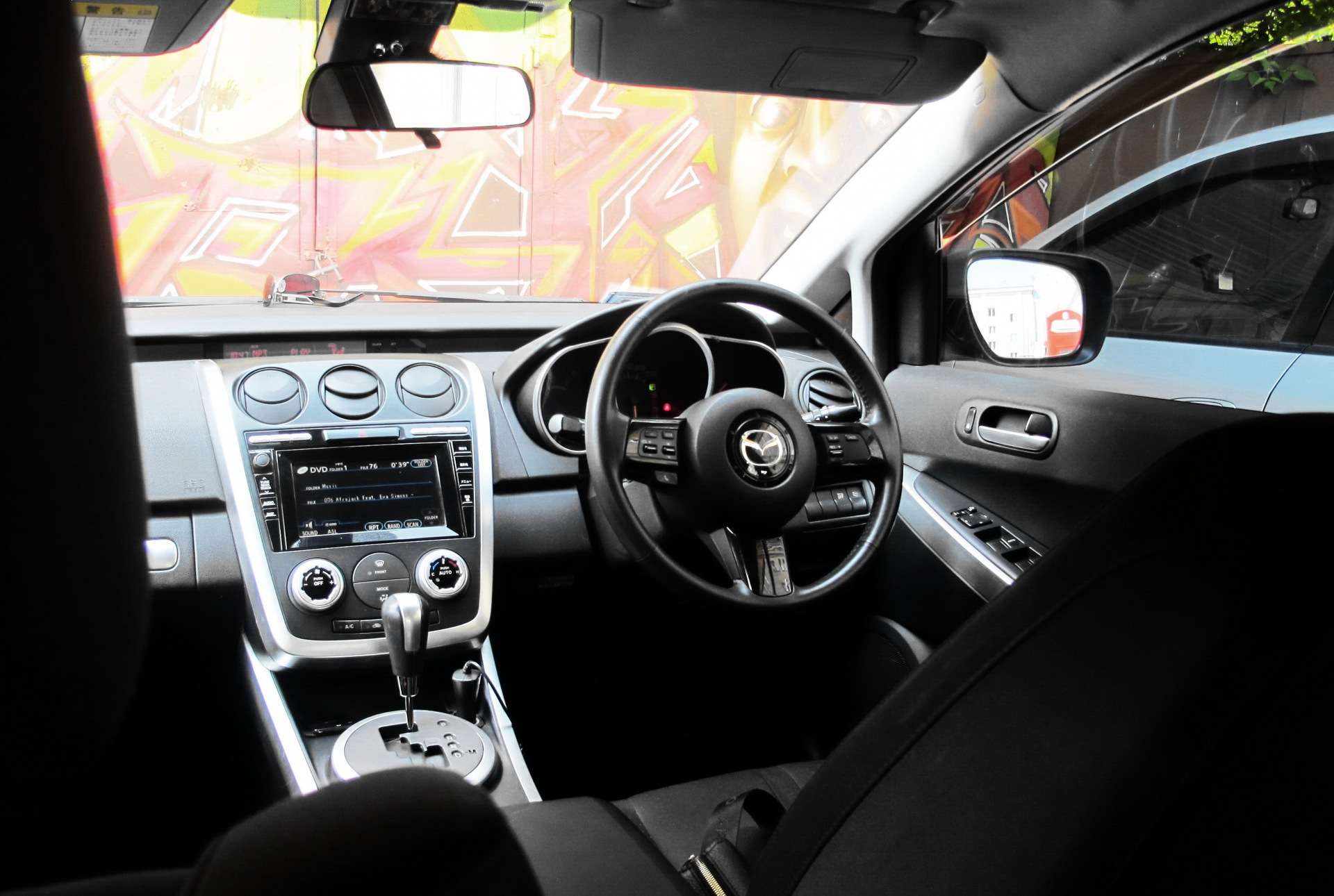 Автомобили с правосторонним управлением могут поставить правительство перед серьезной