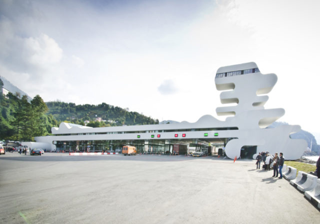 Въехать в Турцию через пограничный пункт в Сарпи могут только граждане Турции