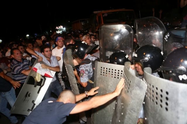 0 человек госпитализированы в результате разгона полицией демонстрации в Ереване