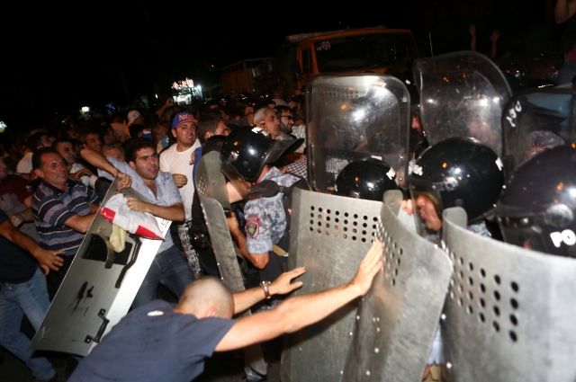 0 человек госпитализированы в результате разгона полицией демонстрации в Ереване