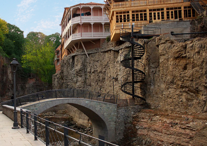 На скале В Легвтахеви (инжировое ущелье) ожила история Тбилиси