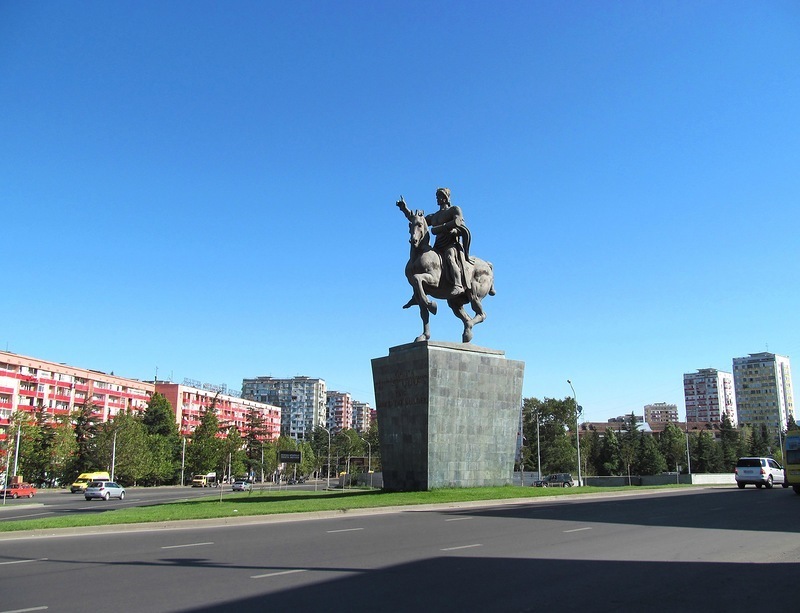 Памятник Давиду Агмашенебели мерия возвращает в центр Тбилиси