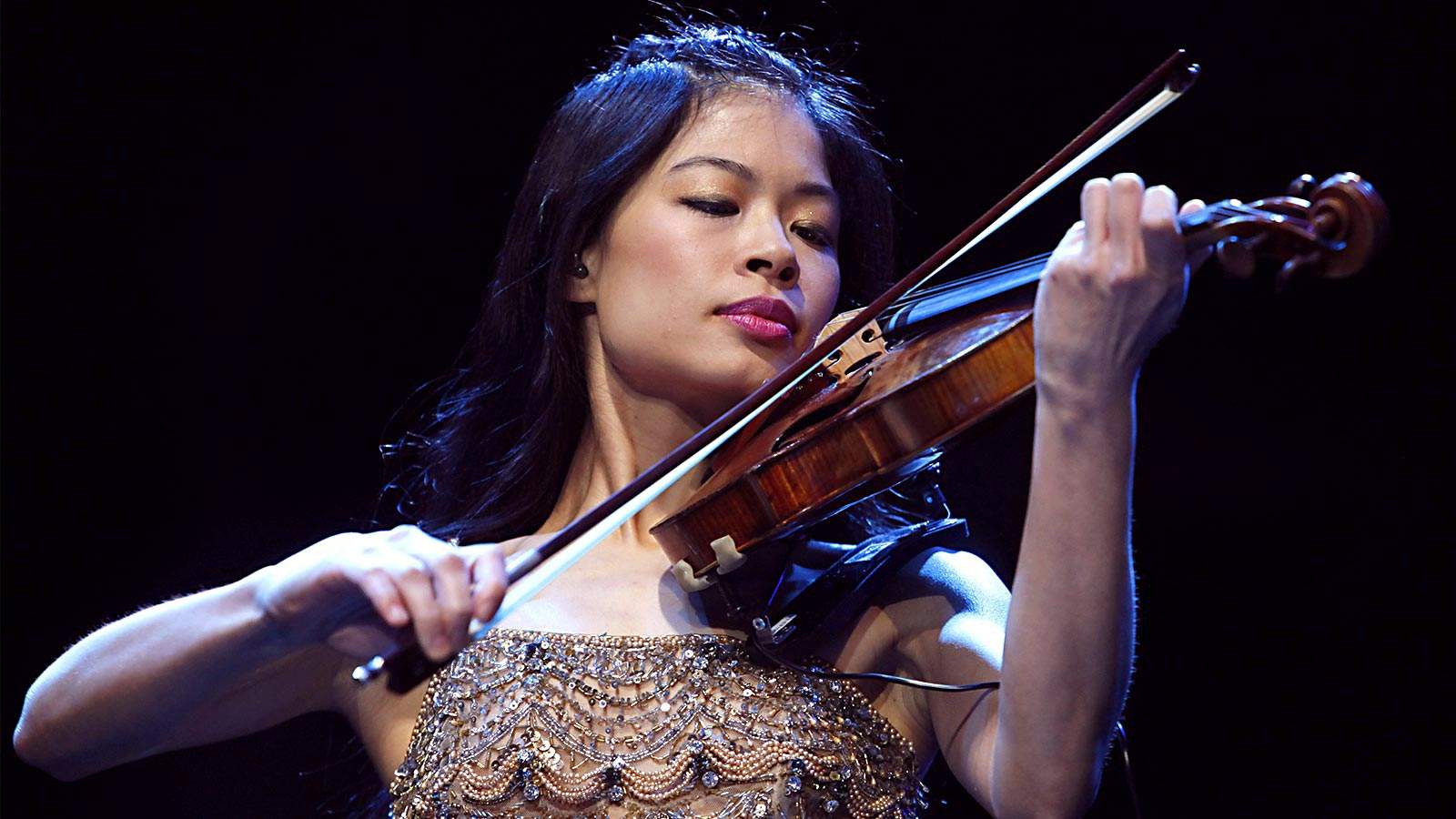 К концерту Ванессы Мэй в Грузии назначен железнодорожный спецрейс