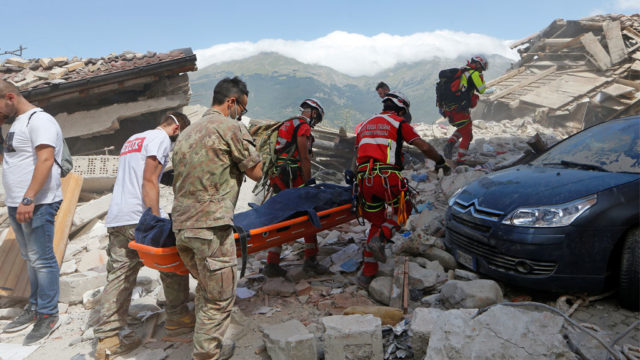 Число погибших в результате землетрясения произошедшего в Италии достигло 73 человек