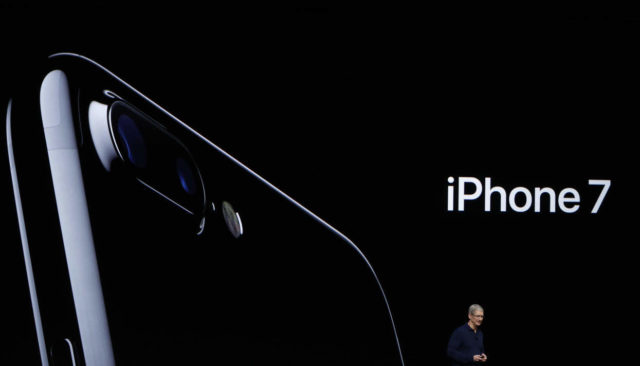Apple представила новый водонепроницаемый iPhone 7