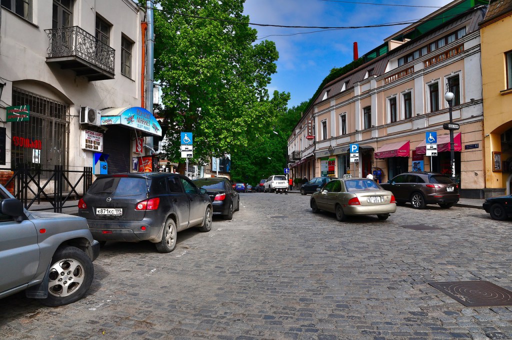 В Тбилиси запретили парковаться в 56 местах