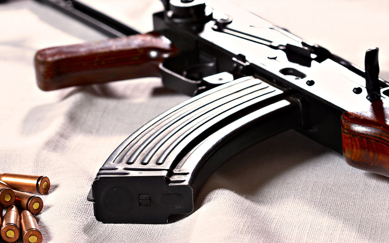 Неизвестный устроил стрельбу из "Калашникова" в центре Тбилиси, врачи не сумели спасти жизнь мужчины