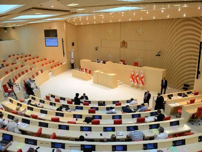 Парламент Грузии рассматривает вопрос легализации незаконно полученных пенсий и социальной помощи
