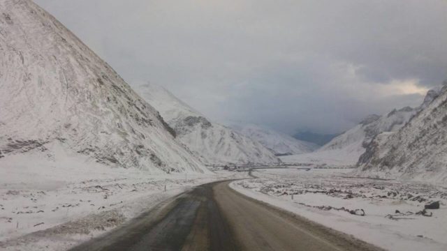 Дорога через Верхний Ларс закрыта из-за опасности схода лавин