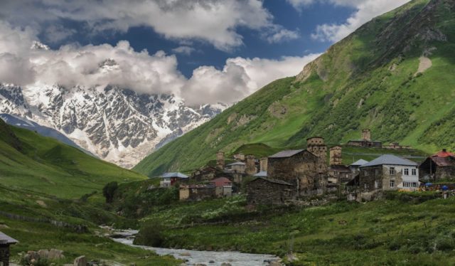 Forbes включил Грузию в список 30-ти самых дешевых туристических направлений в 2017 году