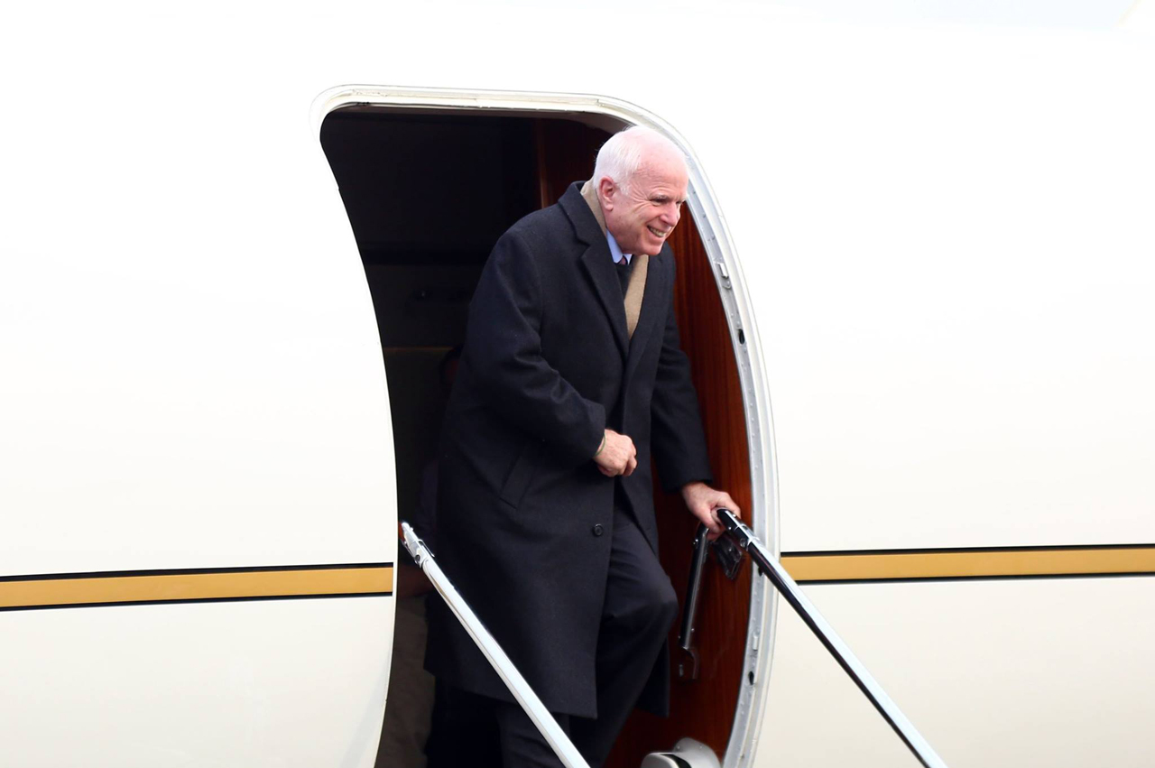 Глава комитета Сената США по вооруженным силам Джон Маккейн прибыл в Тбилиси