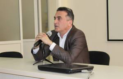 Председатель Ассоциации адвокатов Грузии провел в Париже акцию протеста