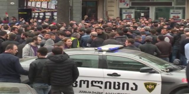 Министр внутренних дел Грузии освободил шестерых граждан, которых ранее задержали за сопротивление полиции в Батуми