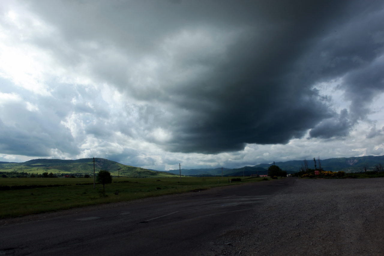 Сильный ветер в Восточной Грузии