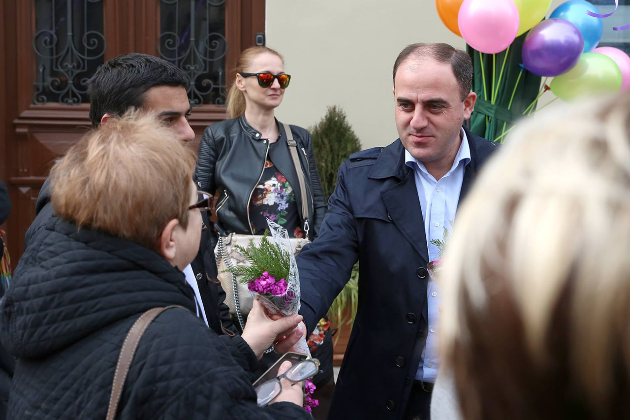 Мэр Тбилиси поздравил матерей праздником