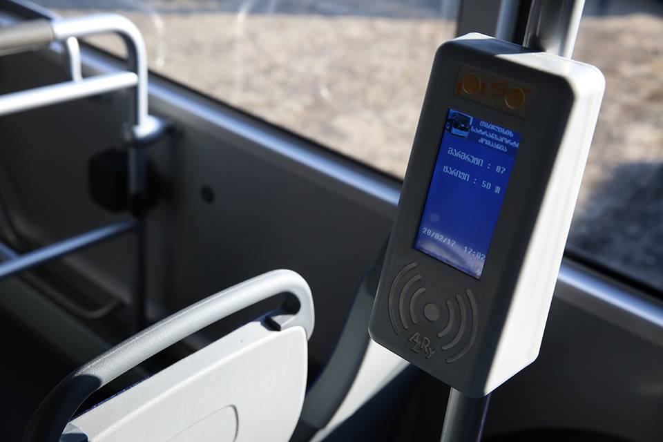 В новых автобусах в Тбилиси будет действовать новая система оплаты за проезд