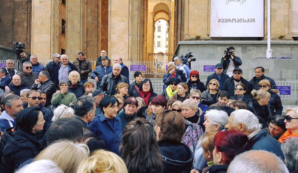 Пострадавшие от пожара в «Детском мире» требуют компенсацию и отсрочку по кредитам