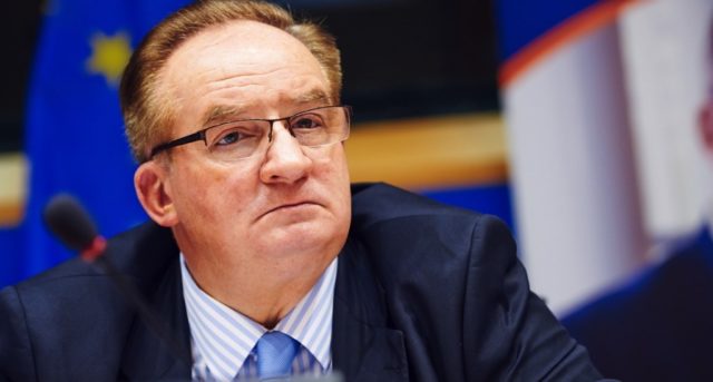 Яцек Сариуш-Вольский, требующий приостановления визовой либерализации для Грузии, исключен из собственной партии