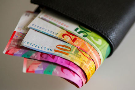 Сколько зарабатывают работники в Швейцарии?