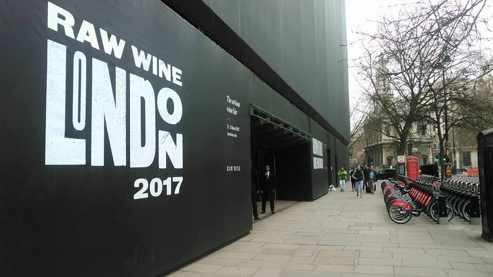 Грузинское вино квеври было представлено на Международной выставке в Лондоне "RAW London"