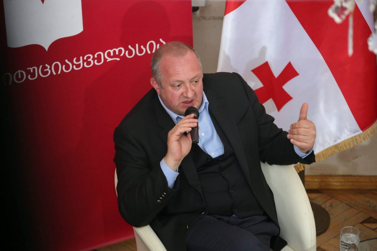 Президент Грузии-торговать Конституцией не намерен