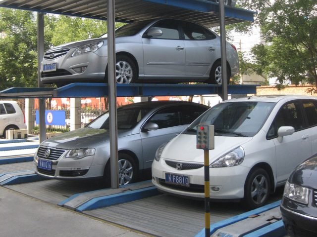 Мэрия Тбилиси построит 10 многоуровневых парковок