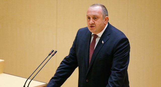 Президент Грузии начал свое ежегодное выступление в парламенте с критики правящей партии