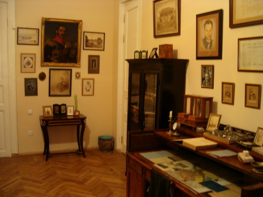 В центре Тбилиси на улице Дадиани открылся Дом-музей Смирновых