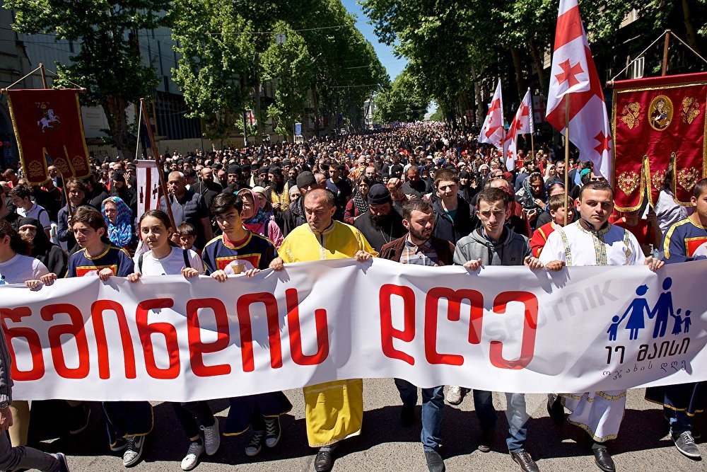 В Тбилиси прошли акции за и против ЛГБТ
