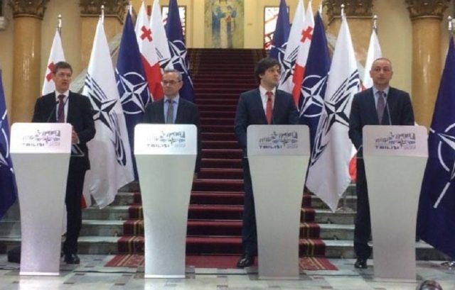 В Тбилиси проходит совместная пресс-конференция представителей Грузии и НАТО по случаю открытия весенней сессии ПА НАТО