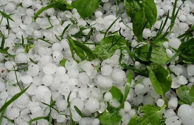 Ливни с градом обрушились на Тбилиси