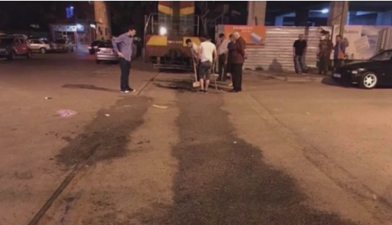 Мэрия Тбилиси покрыла асфальтом железнодорожные рельсы на действующей ветке