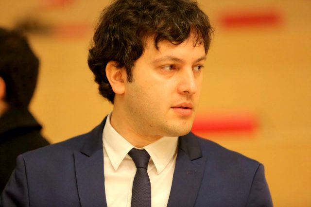 Председатель парламента Грузии предлагает президенту обсудить проект Конституции в прямом эфире