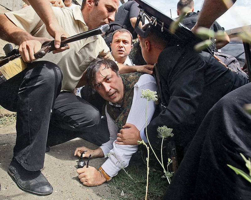 Южная Осетия включила Саакашвили в список на розыск по подозрению в военных преступлениях