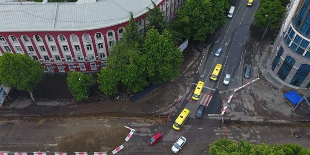 В Тбилиси на проспекте Александра Казбеги движение автотранспорта будет ограничено