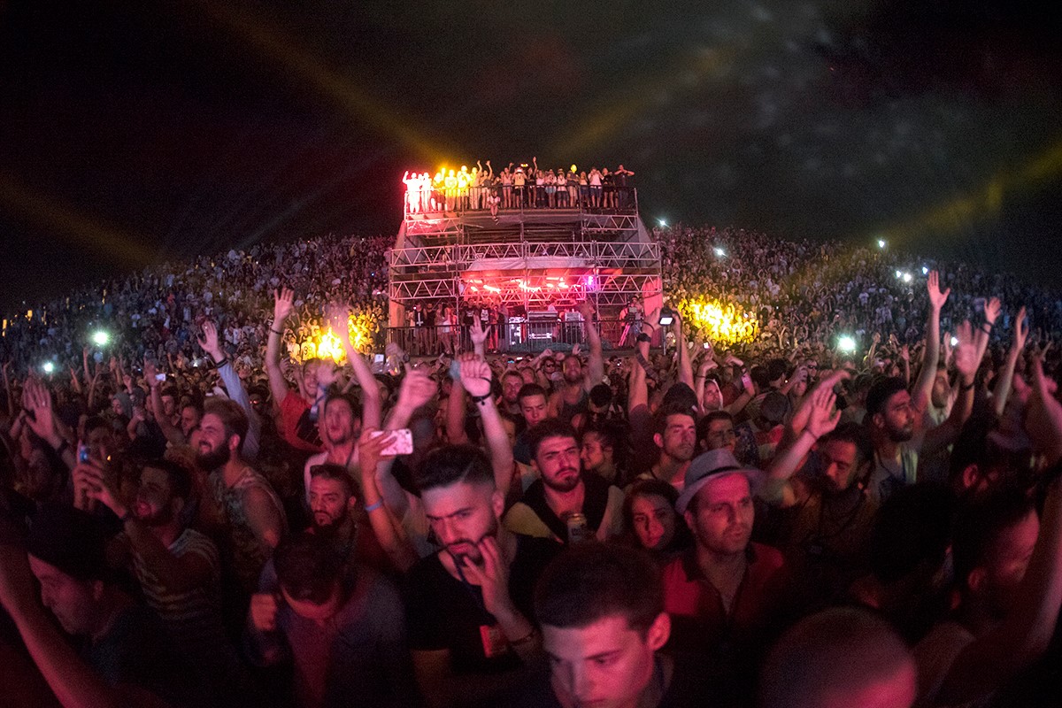 На фестивале электронной музыки GEM Fest в Анаклия,погибла 22 летняя девушка и 10 человек попали в больницу