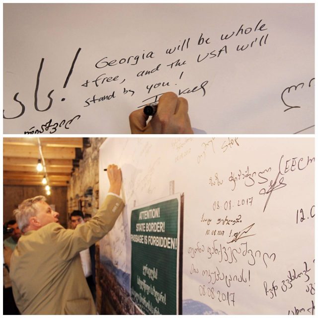 Посол США в Грузии посетил музей оккупации в селе Эргнети