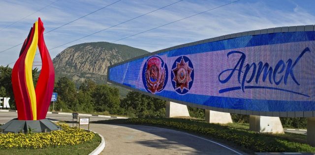 Поездка старшеклассников одной из школ Тбилиси в Крым вызвала скандал в Грузии