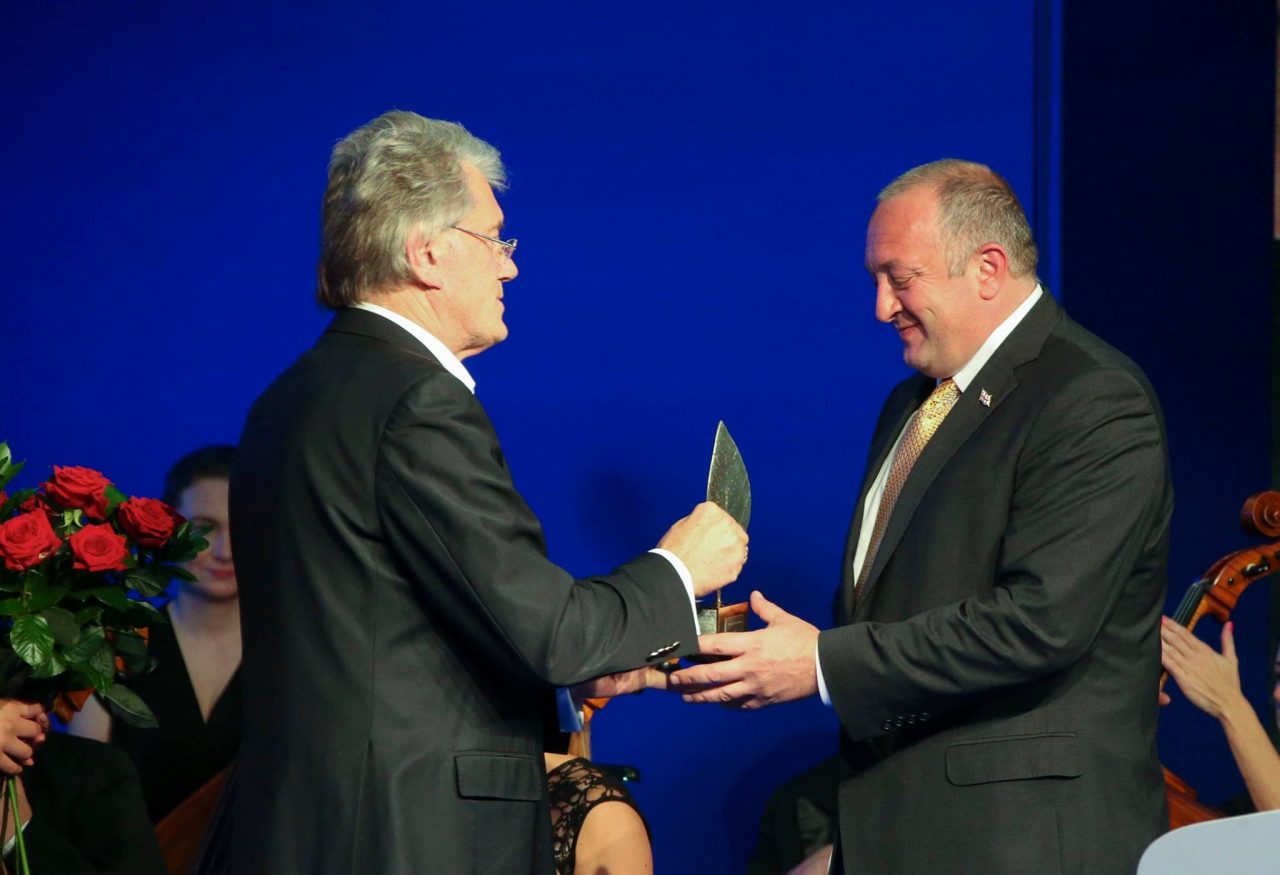 Президент Грузии получил специальный приз 27-го международного Экономического форума в Польше