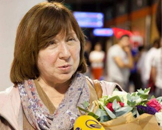 Сегодня лауреат Нобелевской премии по литературе Светлана Алексиевич встретится с грузинскими писателями