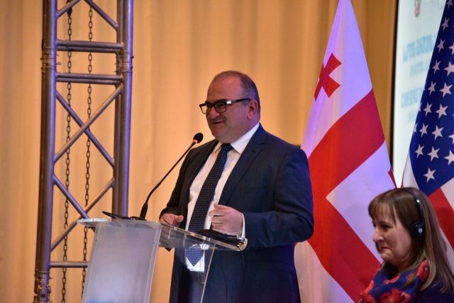 В школьных буфетах в Грузии не будут продавать продукты с высоким содержанием сахара или соли