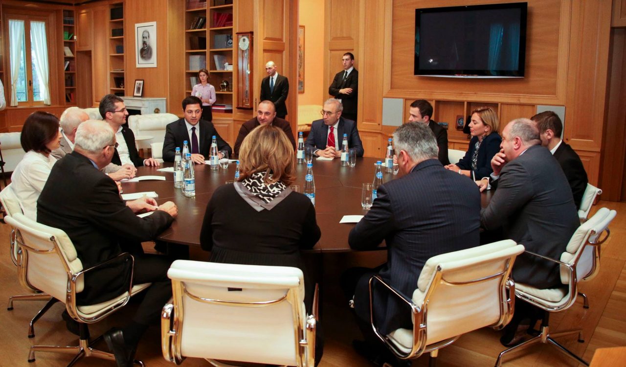 Президент Грузии обсудил с «Грузинской мечтой» возможность консенсуса