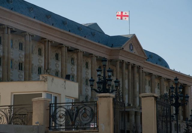 Мошенники пытались выманить деньги у семьи погибшего грузинского военного