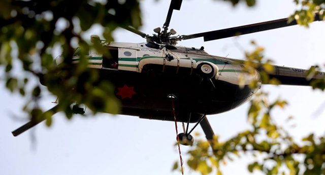 В Грузии с вертолета пограничной полиции были сброшены конфеты над школами пяти сел